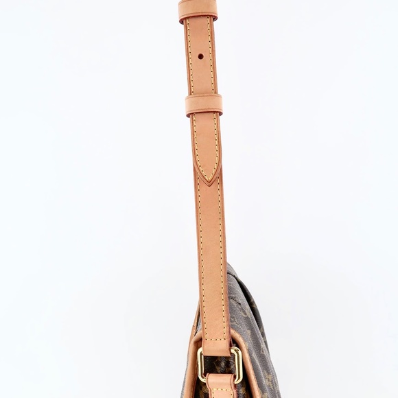 Louis Vuitton Monogram Menilmontant PM Crossbody - Picture 7 of 15